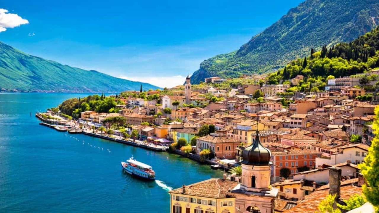 5 Best Lakes in Italy To Visit