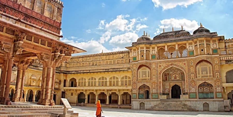 guided-tour-of-amber-fort-india-holiday.jpg
