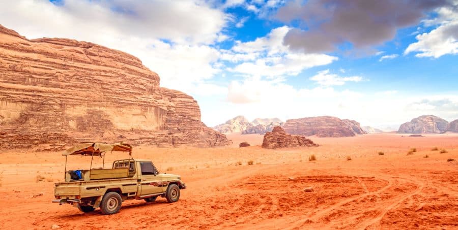 wadi-rum-jeep-tour-jordan-holiday.jpg