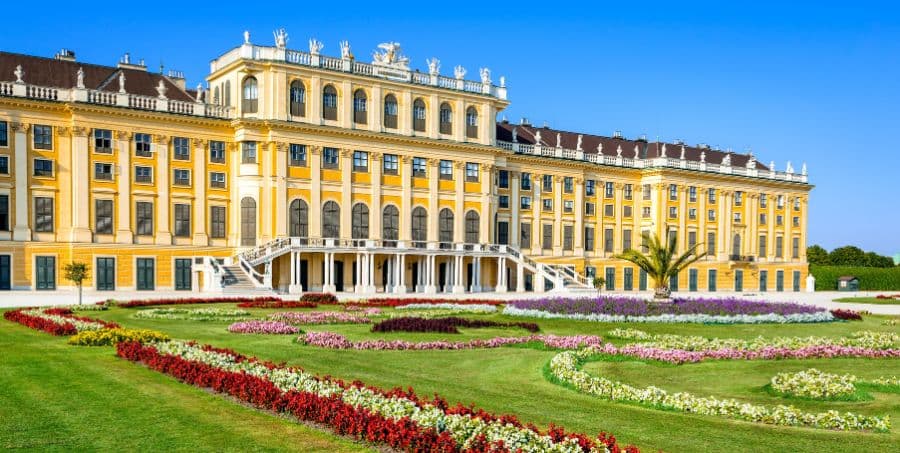visit-schonbrunn-palace-on-vienna-city-break.jpg