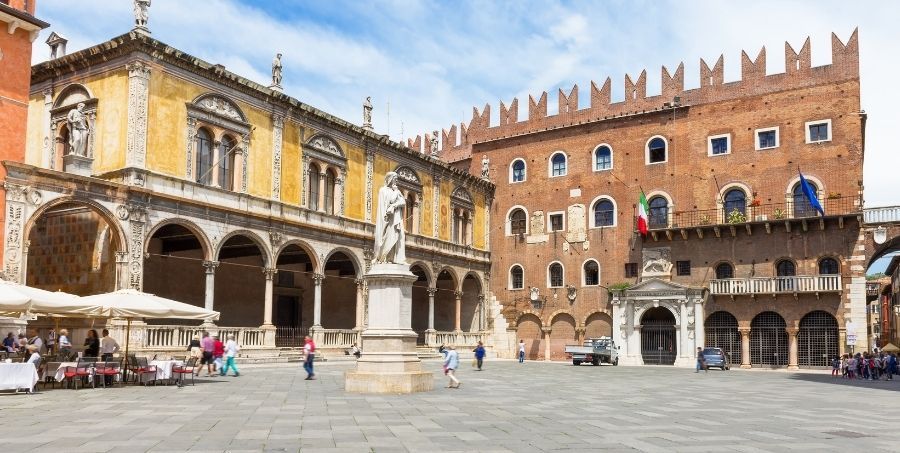 discover-the-streets-and-markets-in-bardolino.jpg