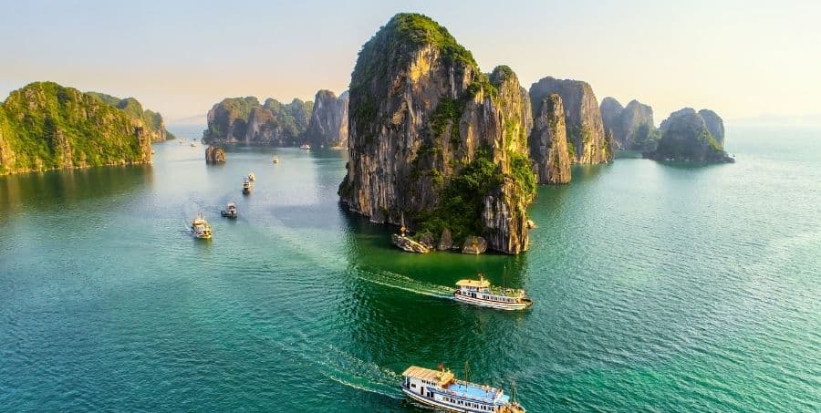 explore-ha-long-bay-vietnam-tour.jpg