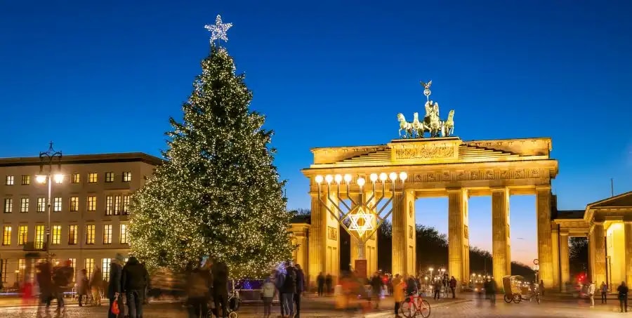 see-brandenburg-gate-berlin-in-december.webp