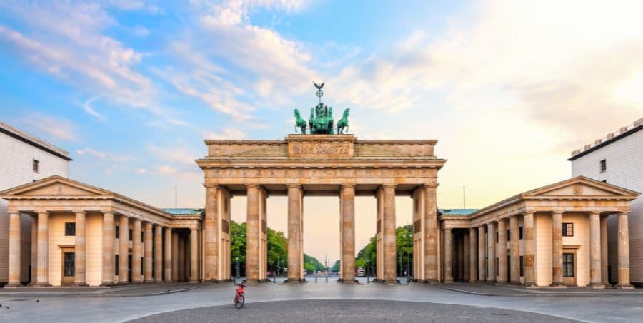 see-brandenburg-gate-on-berlin-city-break.jpg