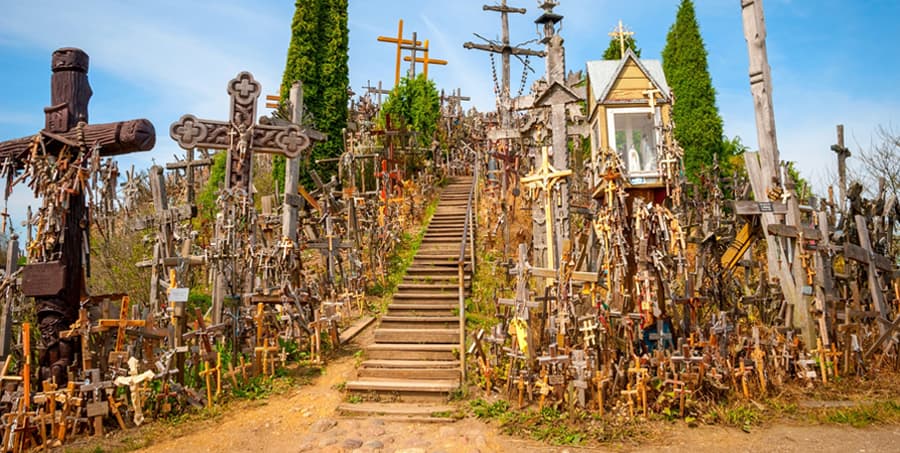 4-hill-of-crosses-lithuania.jpg