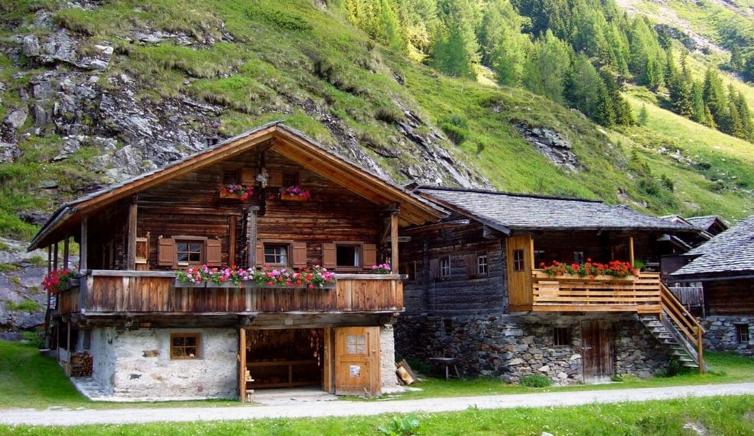 Experience traditional Tyrol houses