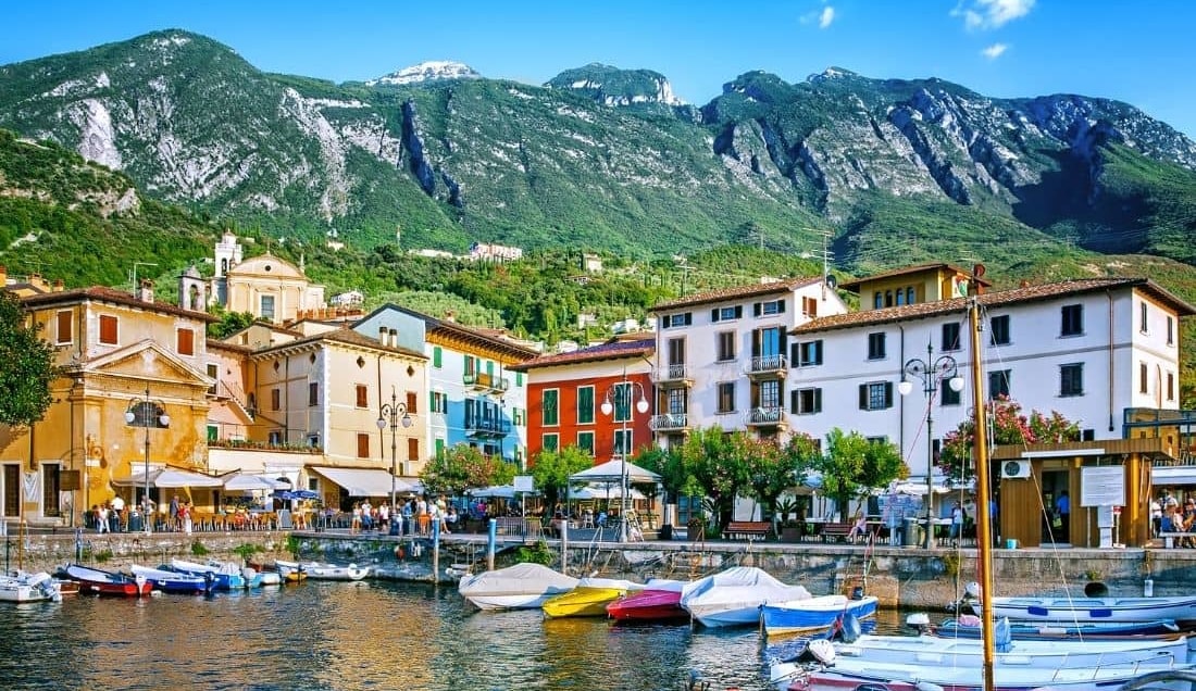 Experience a solo traveller holiday to Lake Garda