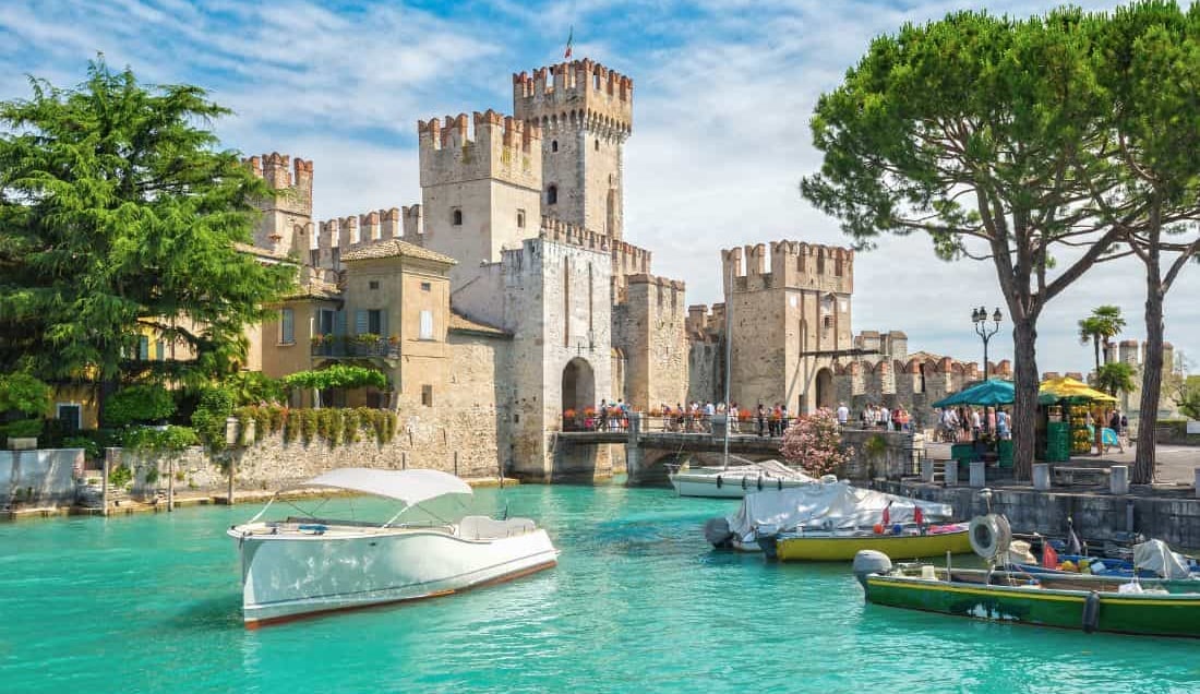 Discover the highlights of the lakeside town of Sirmione.