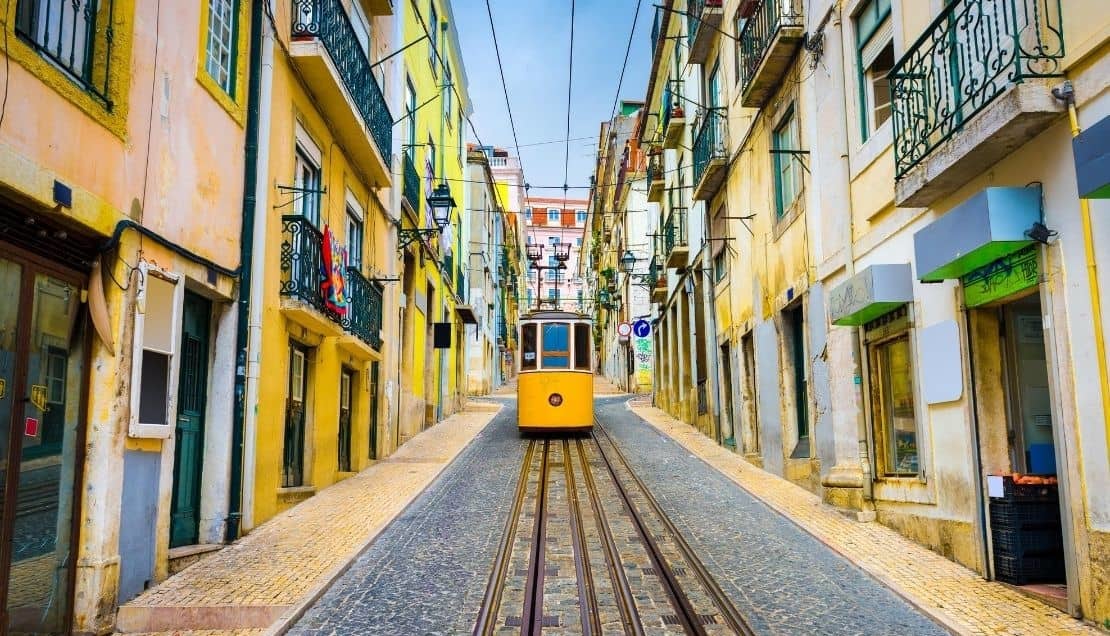 Explore Lisbon guided city tour