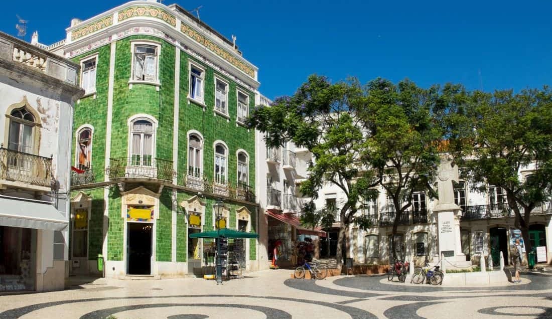 Explore the old town of Lagos