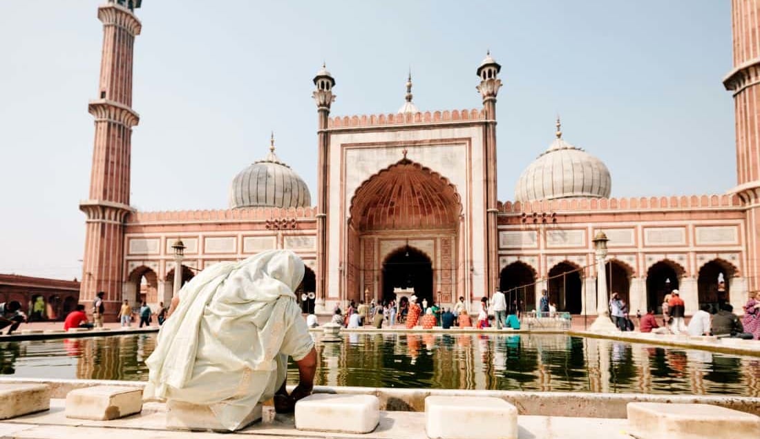 See the top sights in Delhi like Jama Masjid