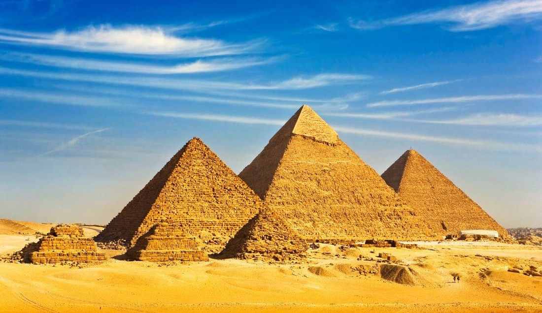 Guided tour to the pyramids