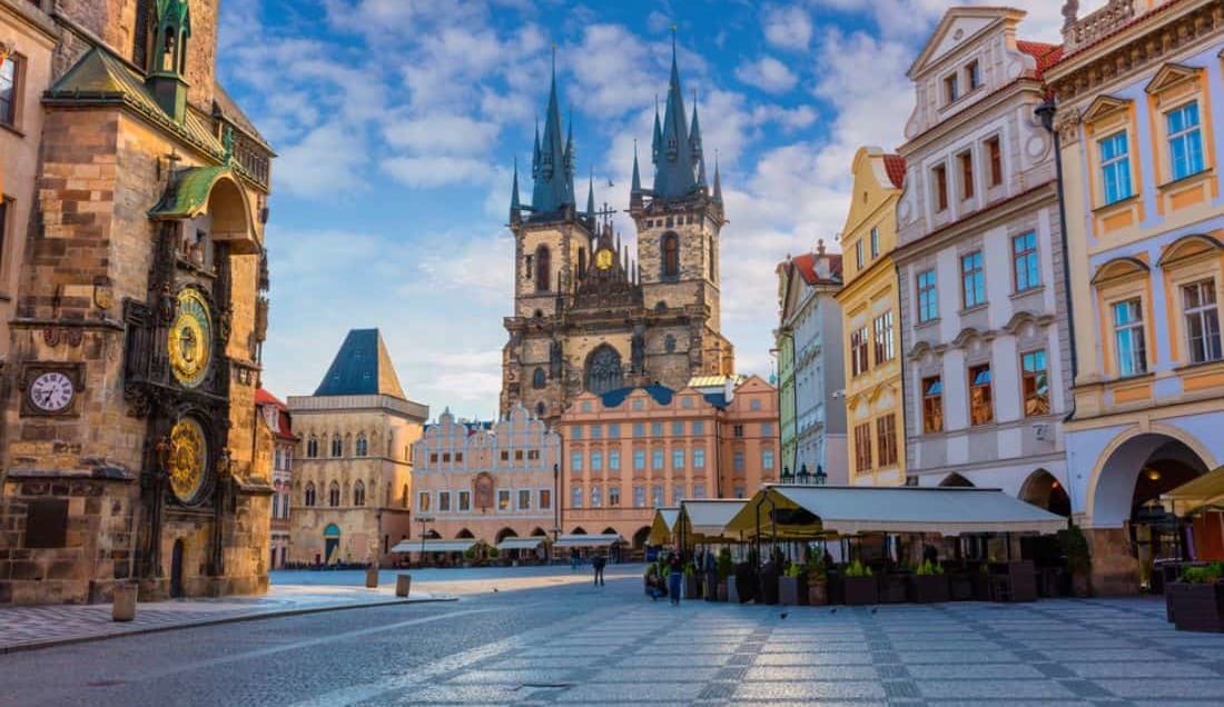 Discover the Old Town Square