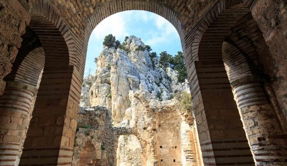 Enjoy of guided tour of Saint Hilarion