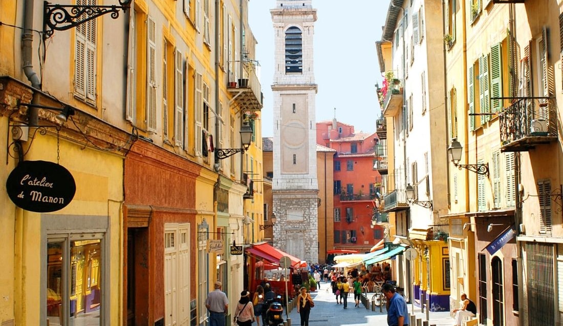 Explore beautiful the old town in Nice