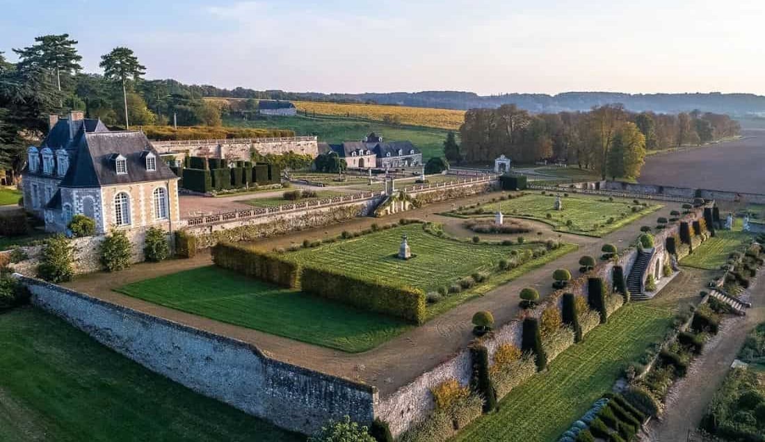 Explore Chateau de Valmer