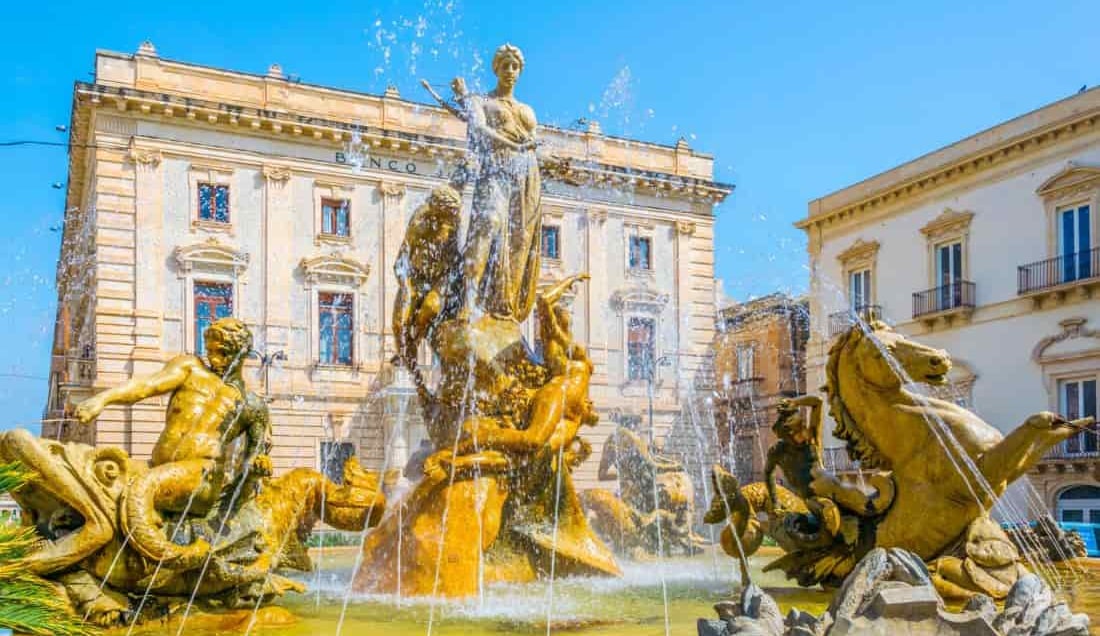 Explore the city of Syracuse