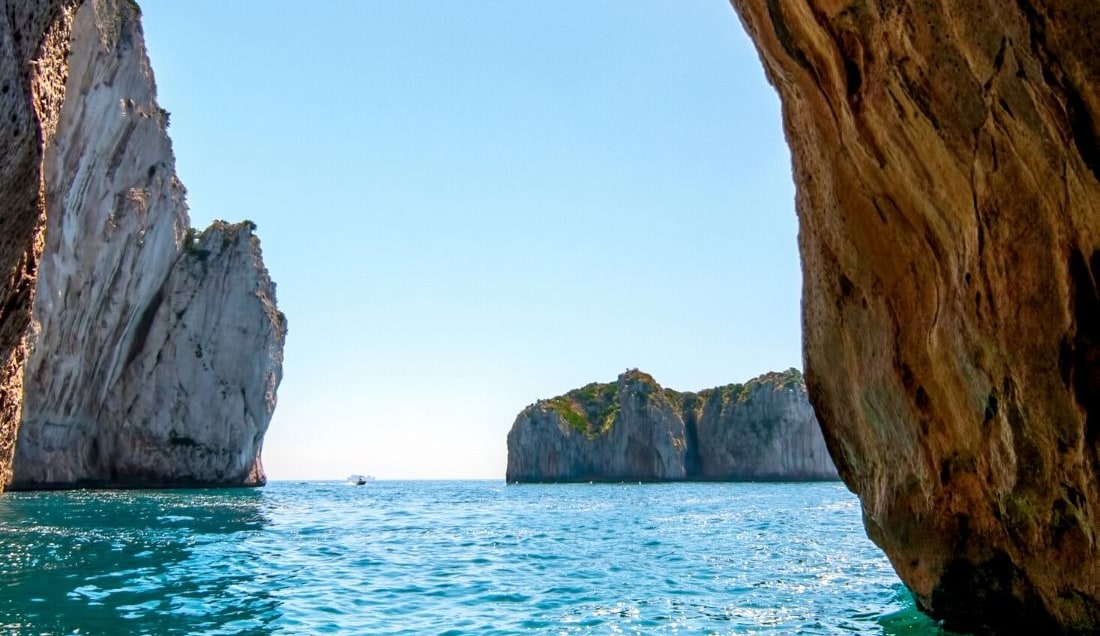 Discover the the Blue Grotto in Capri