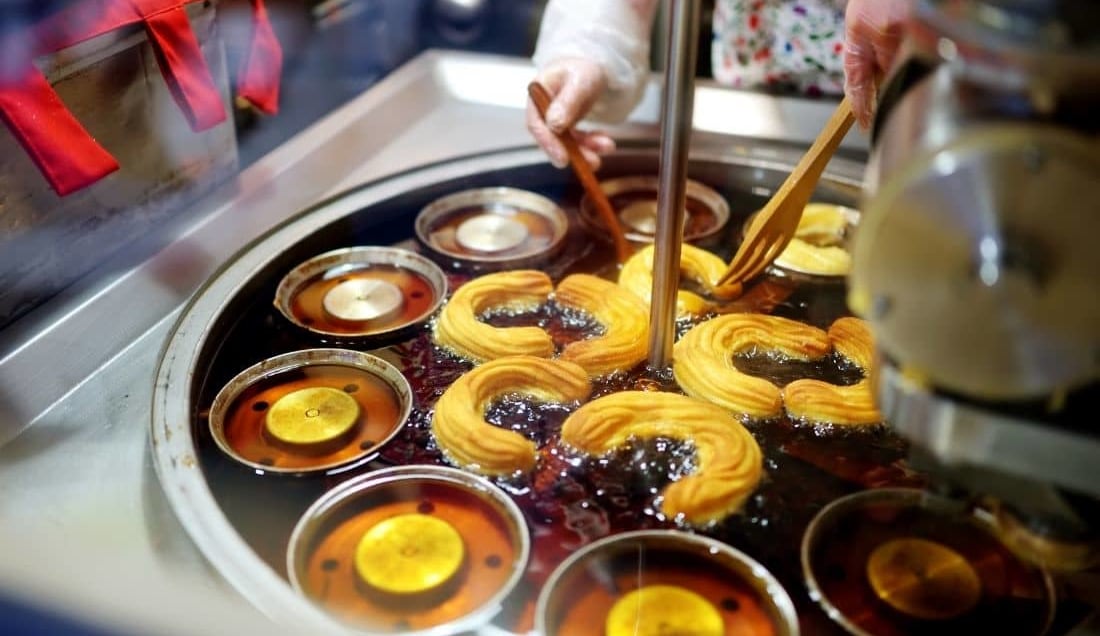 Enjoy delicious treats at the Christmas Markets