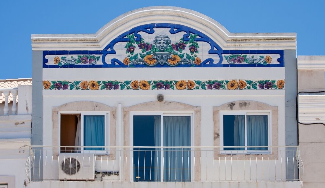 See the colourful houses in the Algarve