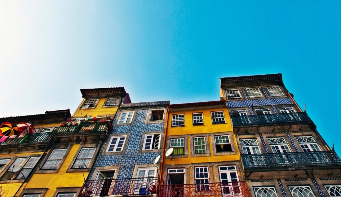 Colourful buildings of Porto to discover