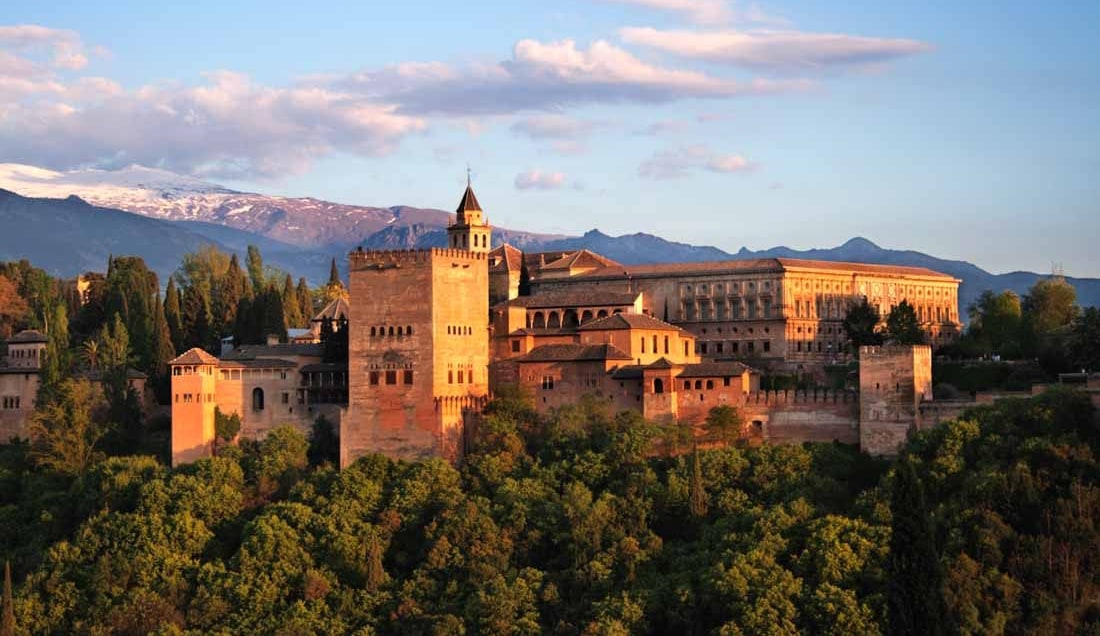 Explore La Alhambra