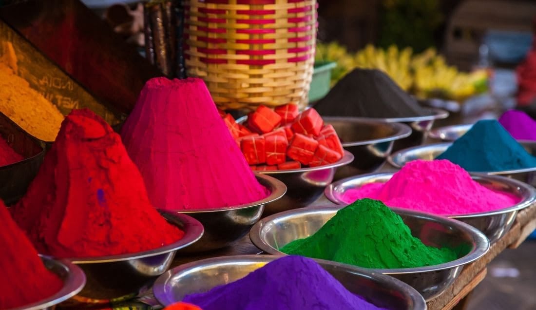 Experience the exciting sights and smells of India