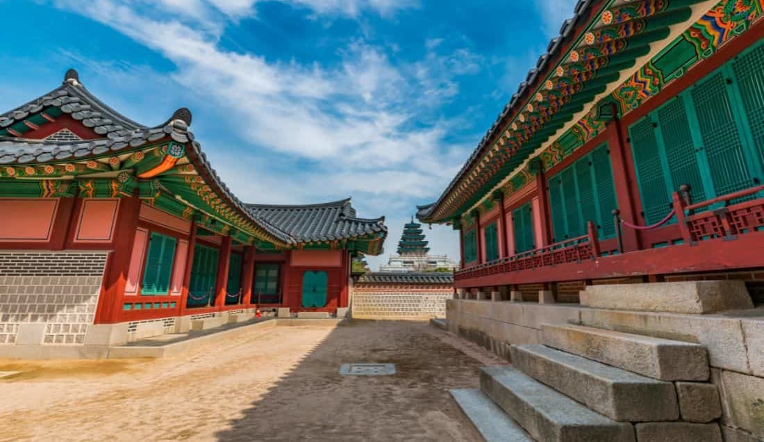 Visit Gyeongbokgung Palace