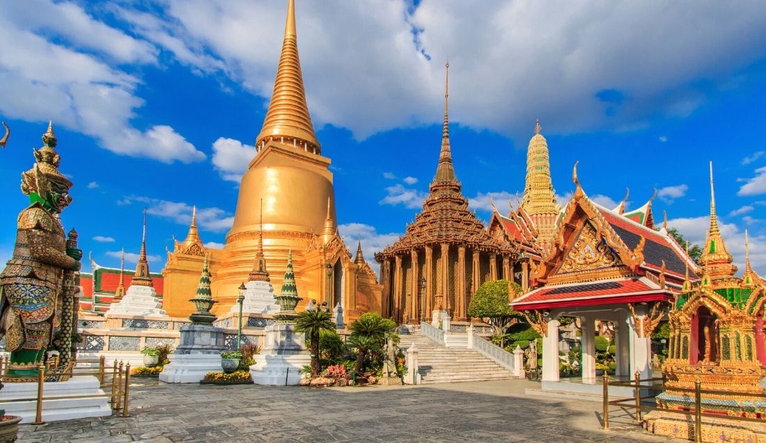 Visit the Royal Palace in Phnom Penh
