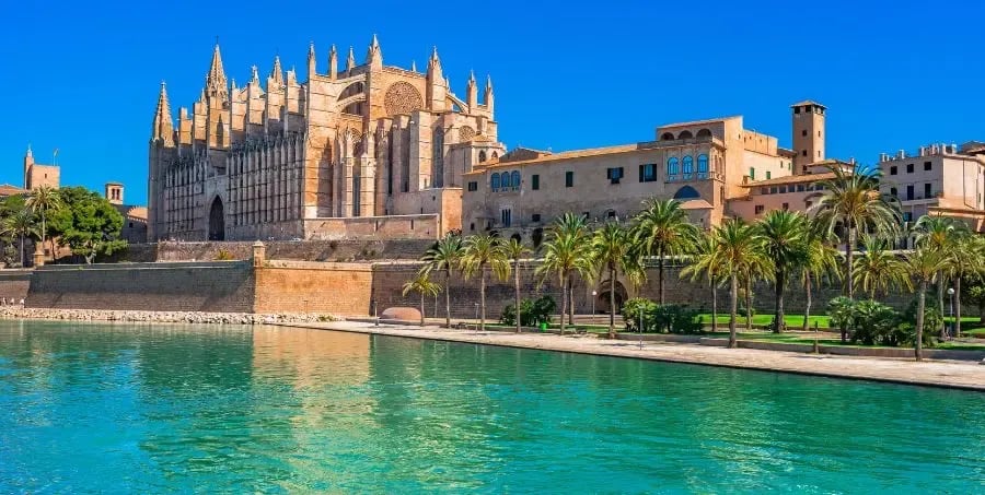 Visit Palma Cathedral Mallorca - Mediterranen holiday.webp
