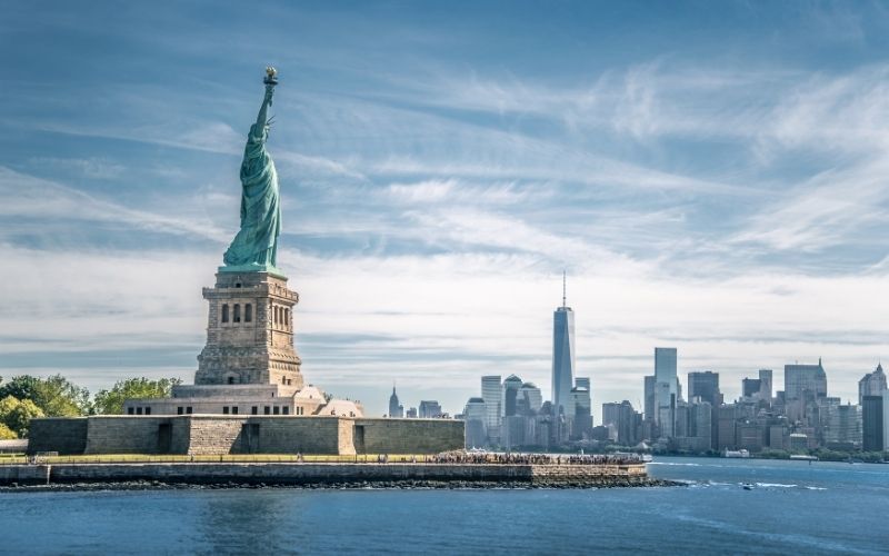 Visit The statue of Liberty and Manhattan, New York City