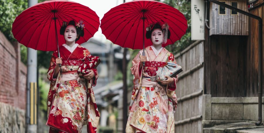 See geishas.jpg