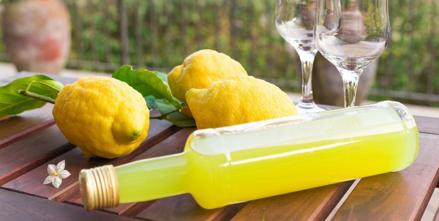 Limoncello in Sorrento.jpg