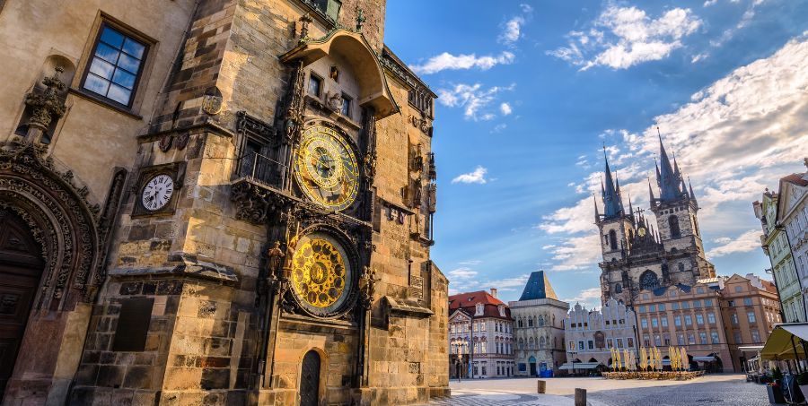 Visit Prague Astronomical Clock.jpg