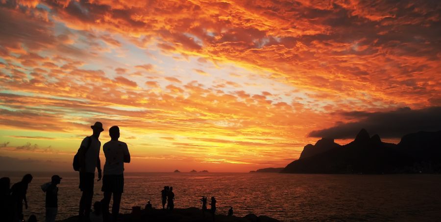 Sunset at Arpoador Rio.jpg