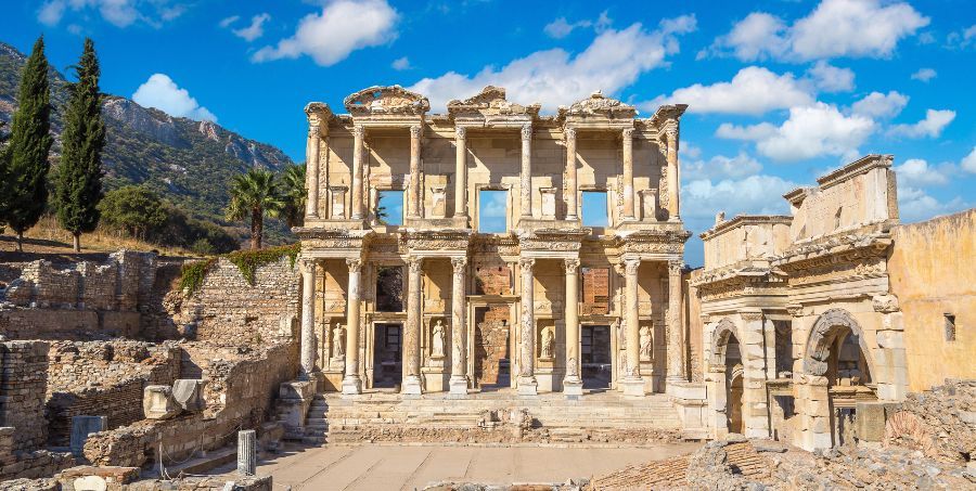 Ruins of Celsius Library in ancient city Ephesus.jpg
