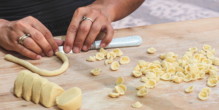 woman-preparing-orecchiette-puglia.jpg