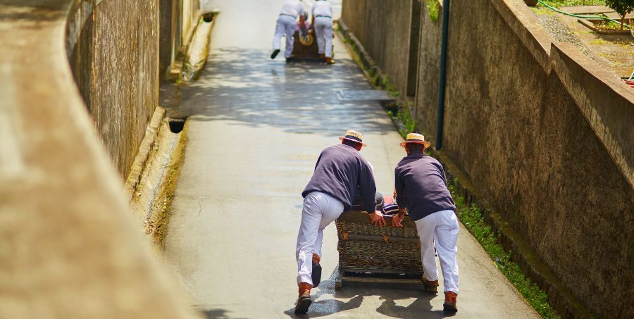 Toboggan -wicker-sledge-Madeira.jpg