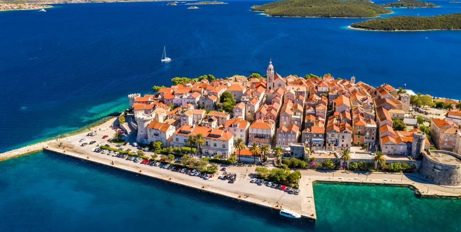 Aerial_view_Korcula_old_town.jpg