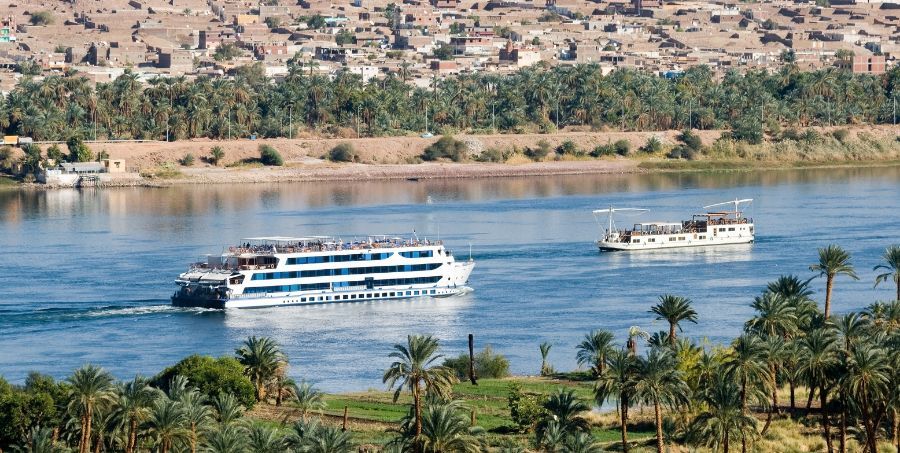 Cruise ship on Nile River.jpg