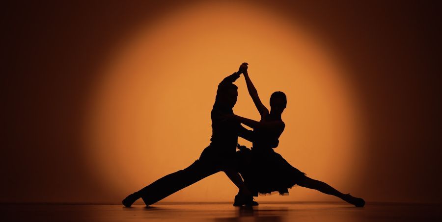rgentine-tango-dance-performance-couple-silhouette.jpg