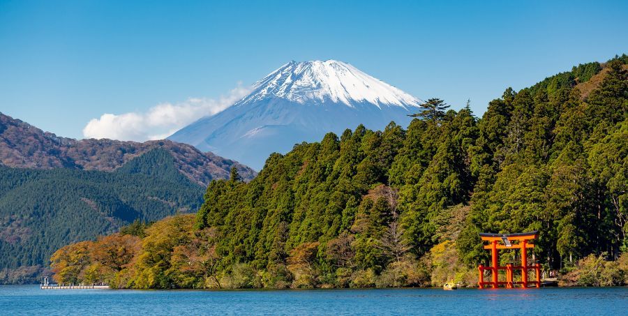 mount-fuji-japan-lake-ashi-torii-gate.jpg