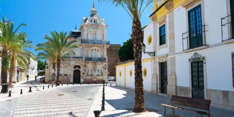 faro-old-town-algarve-portugal-streets.jpg
