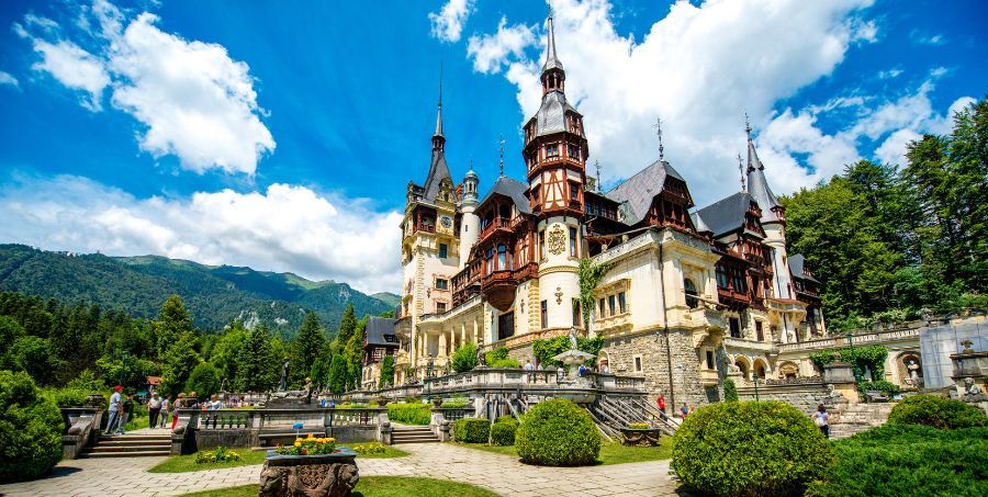 peles-castle-sinaia-romania-neo-renaissance.jpg
