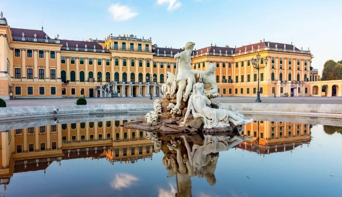 Explore Schonbrunn palace