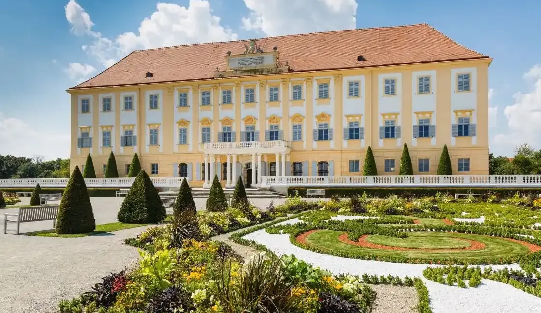 Discover Schloss Hof Castle