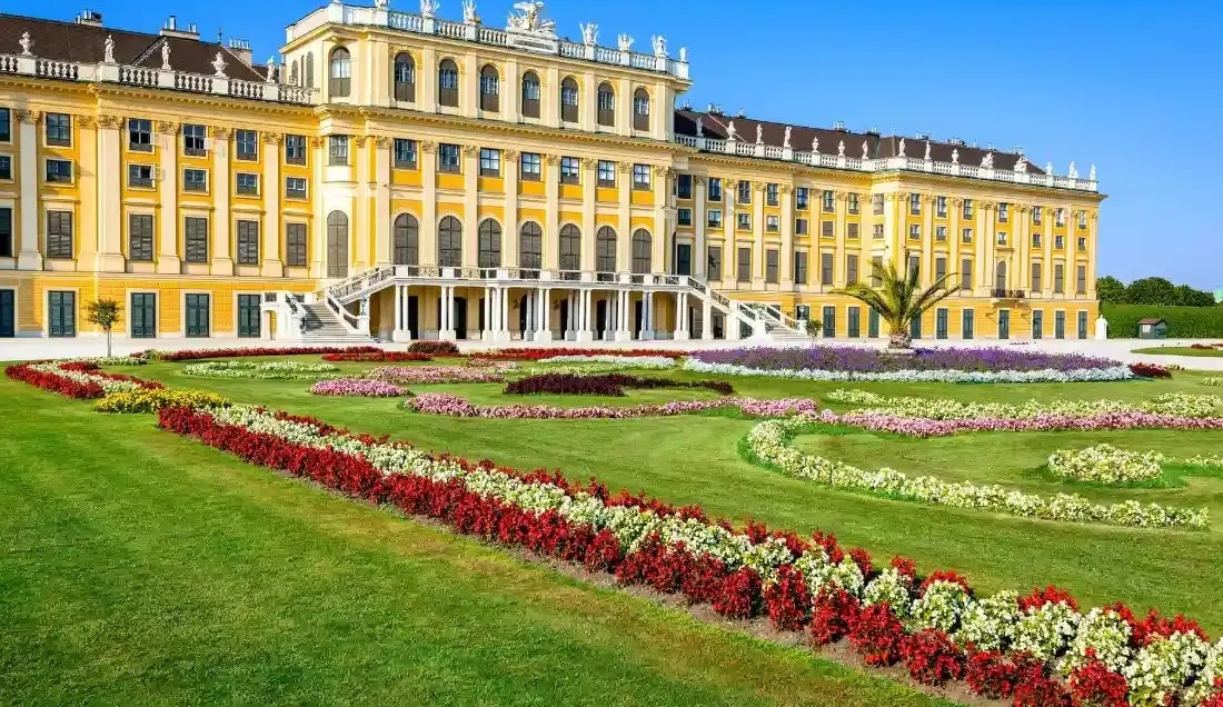 Explore Schonbrunn palace