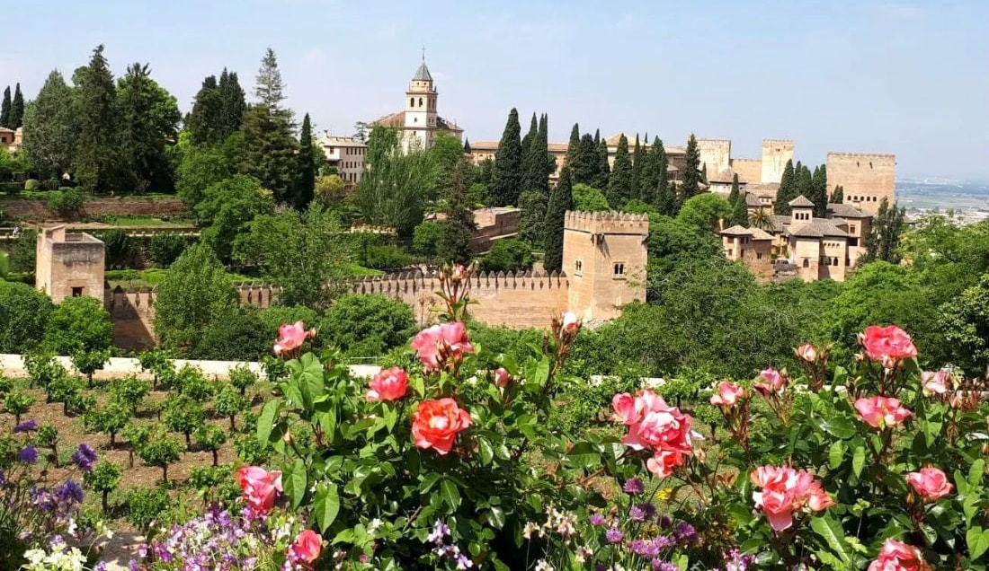 Uncover La Alhambra and its gardens