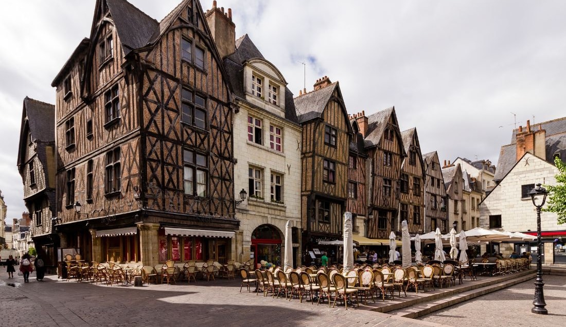 See the historic buildings on Place Plumereau in Tours