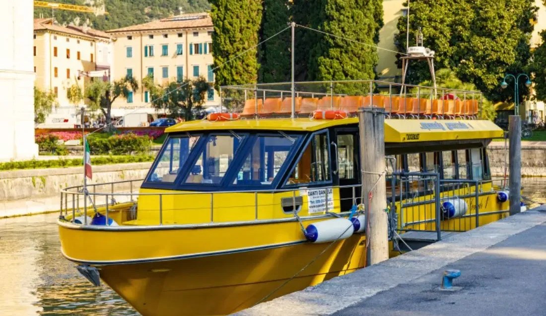 Speedy Boat Lake Garda